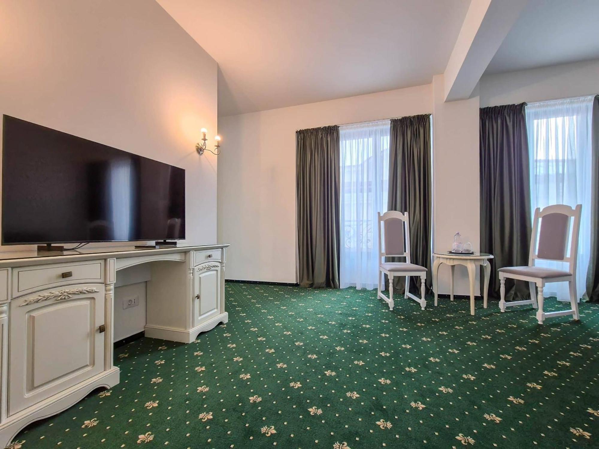 Focşani Green Park Boutique Hotel מראה חיצוני תמונה