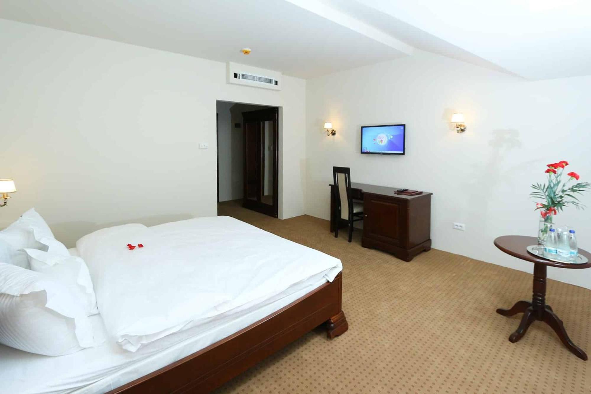 Focşani Green Park Boutique Hotel מראה חיצוני תמונה