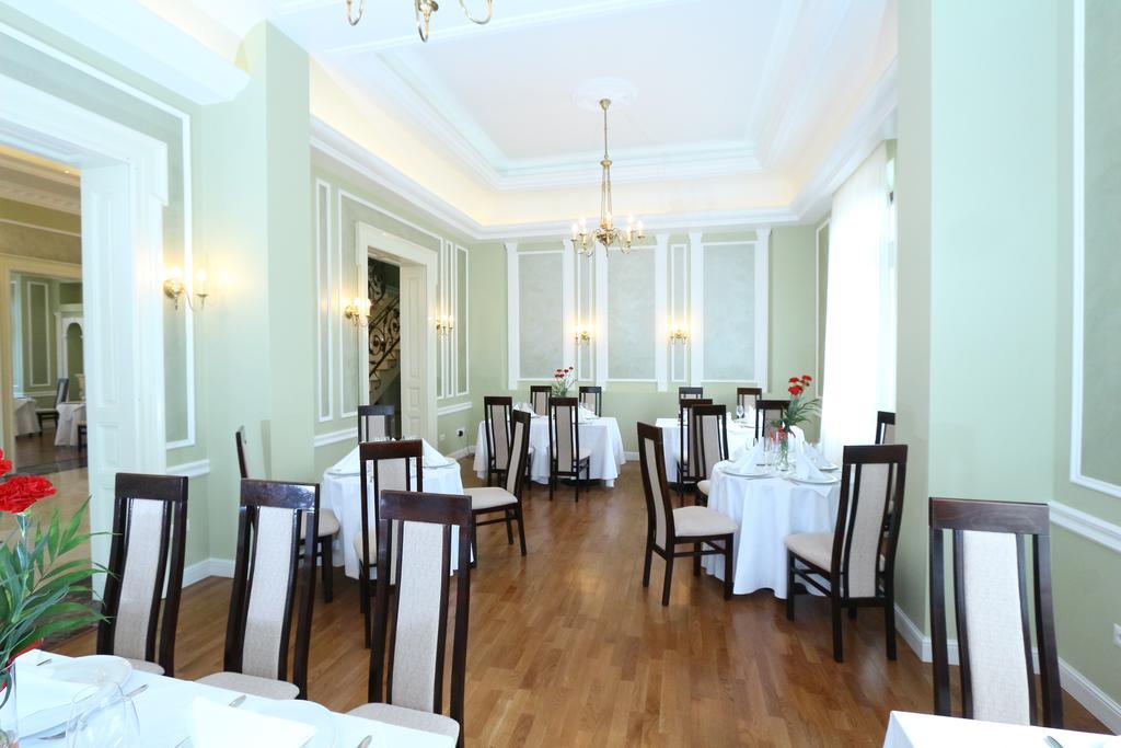 Focşani Green Park Boutique Hotel מראה חיצוני תמונה