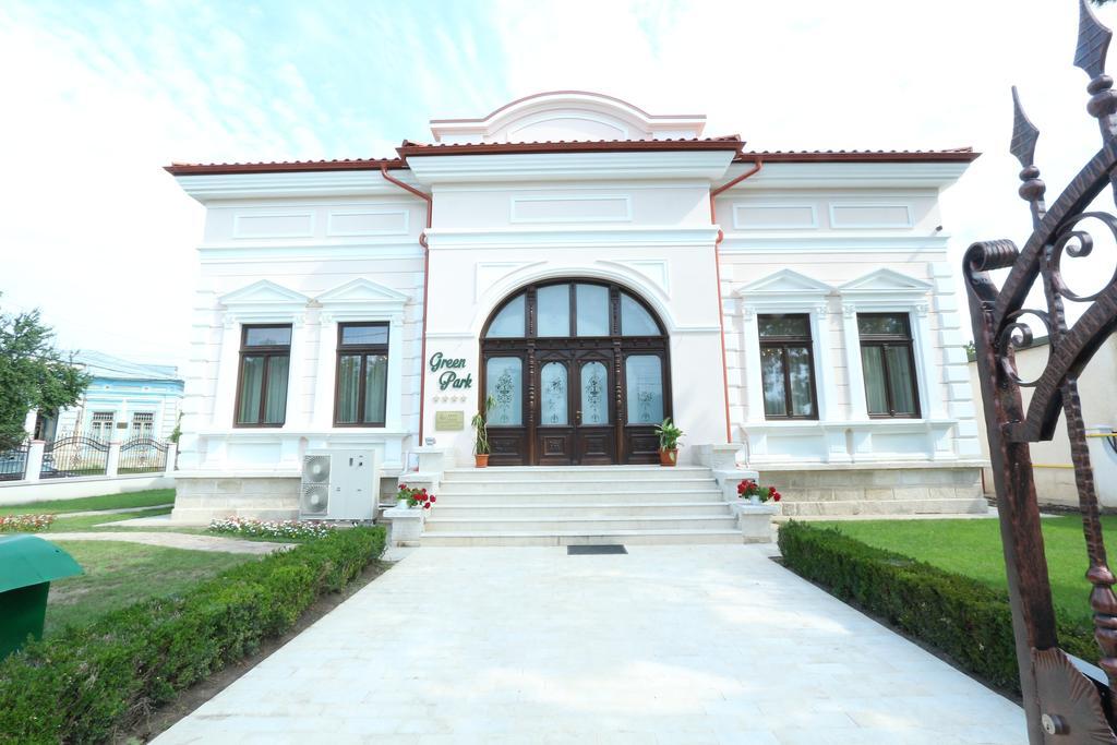 Focşani Green Park Boutique Hotel מראה חיצוני תמונה