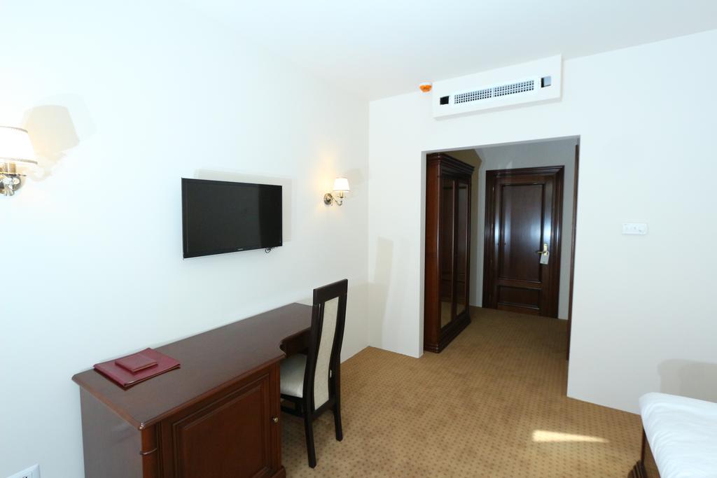 Focşani Green Park Boutique Hotel חדר תמונה